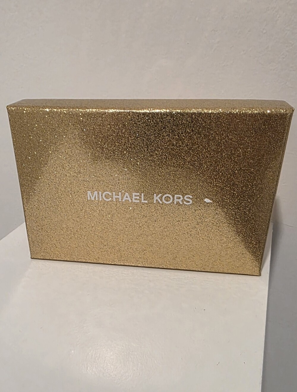 Michael Kors Beige/White Signature Zip Wallet with Gold Hardware - Picture 8 of 9